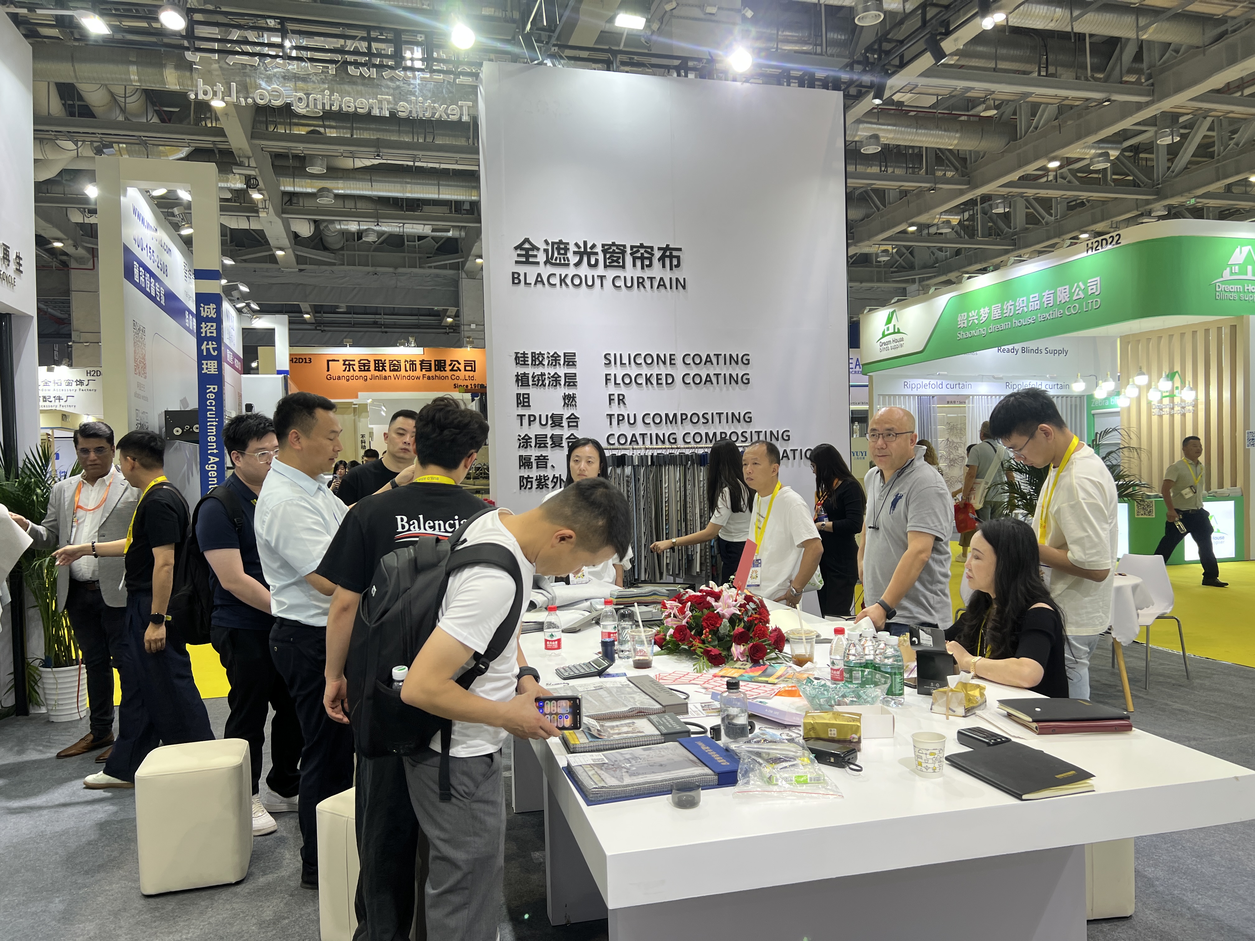 Il tessile Changsheng conclude con successo R+T Asia 2025, rafforzando la sua esperienza nella produzione di tessuti per tende blackout